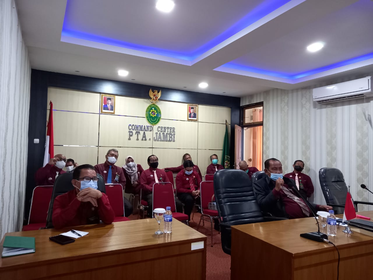 Mengikuti Seminar Virtual Covid-19 Sesi III