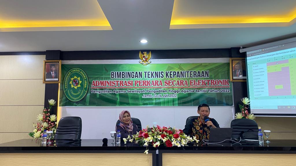 Kasubdit Bimbingan dan Monitoring Ditjen Badilag MARI Memberikan Materi pada Bimtek Administrasi Perkara Secara Elektronik