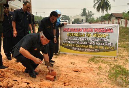 Peletakan Batu Pertama Pembangunan Mushalla PA Muara Bulian Oleh KPTA Jambi (03/10/2014)