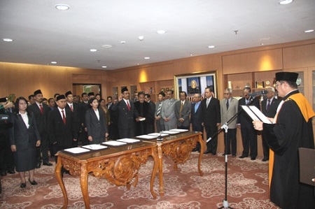 Ketua PTA Jambi Ucapkan Selamat Kepada 8 orang Panitera Pengganti Yang Baru Dilantik (29/04)