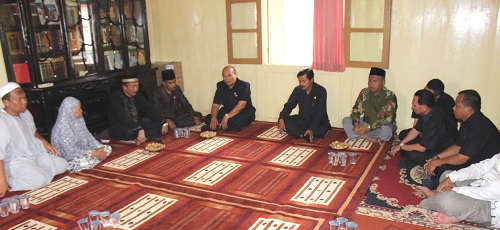 Pansek Beserta Rombongan dari PTA Jambi Hadiri Prosesi Pemakaman Alm. H. Muzani Zahri (09/04)