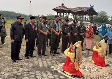 Wakil Ketua PTA Jambi Hadiri Upacara Penutupan TMMD ke 106 Tahun 2019 di Sarolangun
