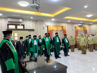 Pelantikan dan Pengambilan Sumpah Jabatan 4 Hakim Tinggi dan 4 Ketua Pengadilan Agama di Pengadilan Tinggi Agama Jambi
