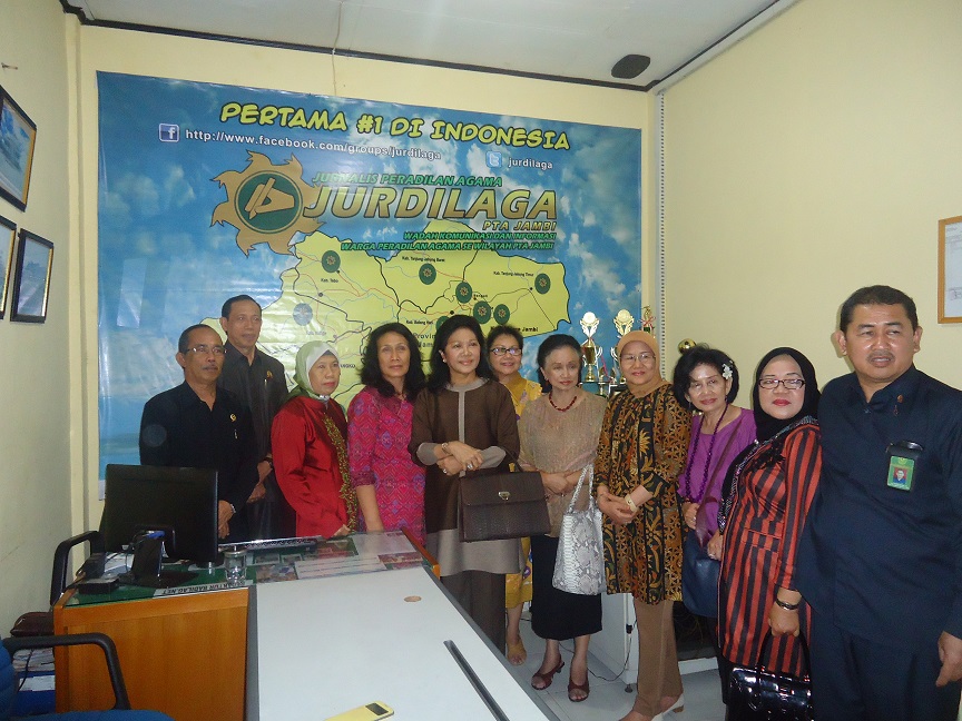    Ruang Redaksi Jurdilaga PTA Jambi Kedatangan Tamu Istimewa
