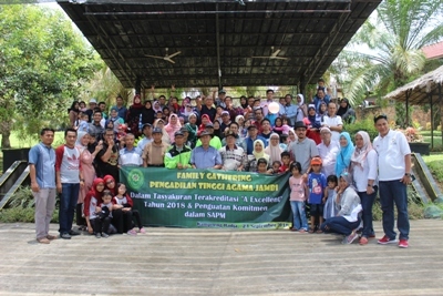 Family Gathering dalam  Syukuran Terakreditasi “ A Excellent”  dan Penguatan Komitmen SAPM  PTA Jambi