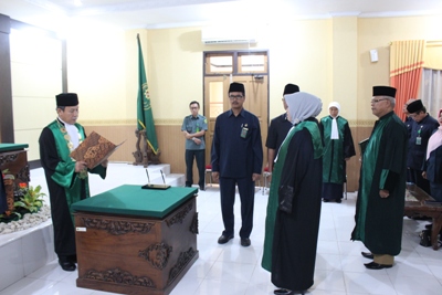 Dra. Hj. Hasnaini, S.H, M.H Resmi Dilantik Menjadi Ketua Pengadilan Agama Muara Sabak Kelas II