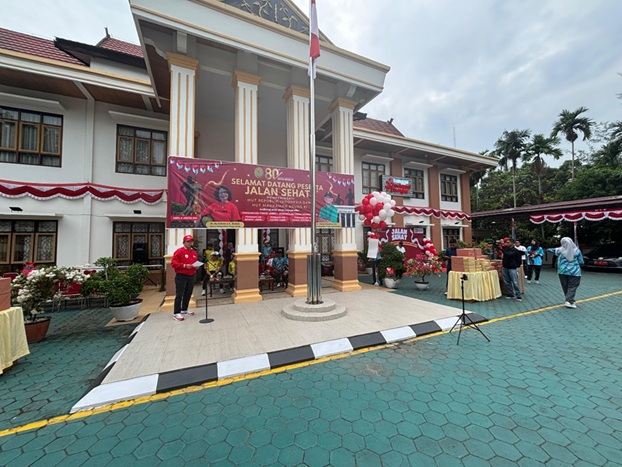 Rayakan HUT Kemerdekaan RI dan HUT Mahkamah Agung RI, PTA Jambi Menjadi Tuan Rumah Kegiatan Jalan Sehat