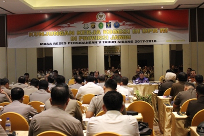 KPTA Jambi Hadiri Kunjungan Komisi III DPR RI Masa Reses Persidangan V Tahun Sidang 2017-2018 di Jambi