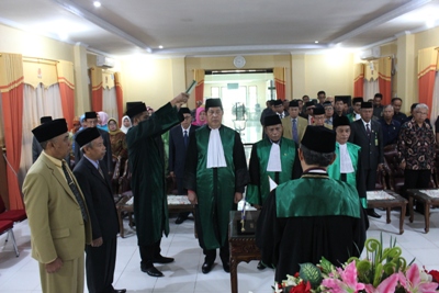 PTA Jambi Gelar Pelantikan 2 Hakim Tinggi, Ketua PA Muara Bulian Serta Perpisahan Hakim Tinggi dan Pegawai