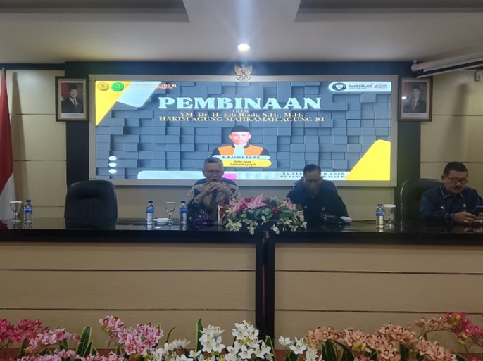 Pembinaan dari Hakim Agung Mahkamah Agung RI, Dr. H. Edi Riadi, S.H., M.H. di PTA Jambi