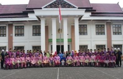 Meriahkan HUT Provinsi Jambi Ke-60, Warga PTA Jambi Gunakan Pakaian Adat Melayu Jambi (08/01)