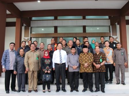 Plt. Sekma Berkunjung Ke Jambi, Wakil Gubernur Jambi Menyambut di Bandara (11/11)