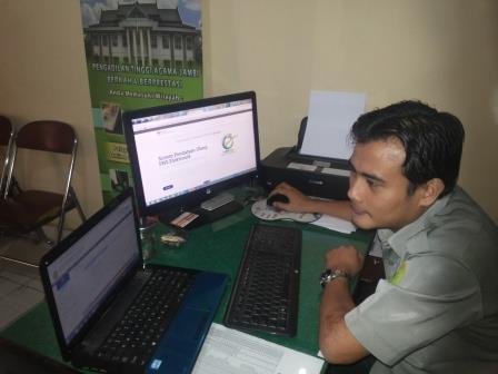 Pengisian Aplikasi e-PUPNS di PTA Jambi Berjalan Dengan Lancar (20/10)
