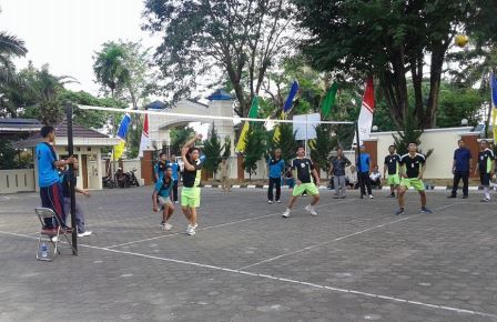 Jelang HUT MA Ke 70, Warga Peradilan di Jambi Gelar Pertandingan Bola Voly (13/08)