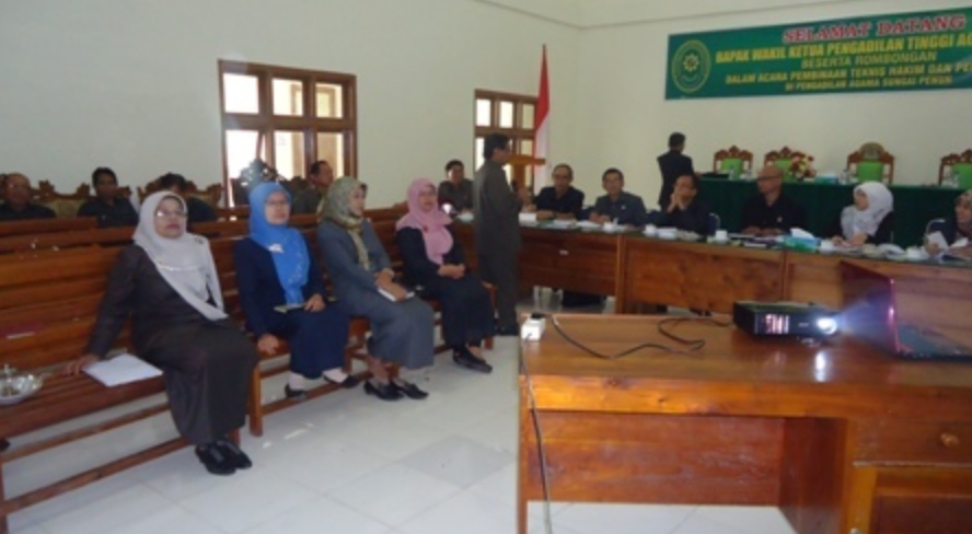 Di Sungai Penuh, Bimtek Hakim Diikuti Pejabat Kepaniteraan (10/10/2014)