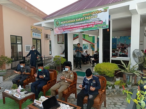 Ketua PTA Jambi Beri Sambutan Saat Penyerahan Zakat Profesi PA Jambi Yang Bekerja Sama Dengan Baznas Kota Jambi